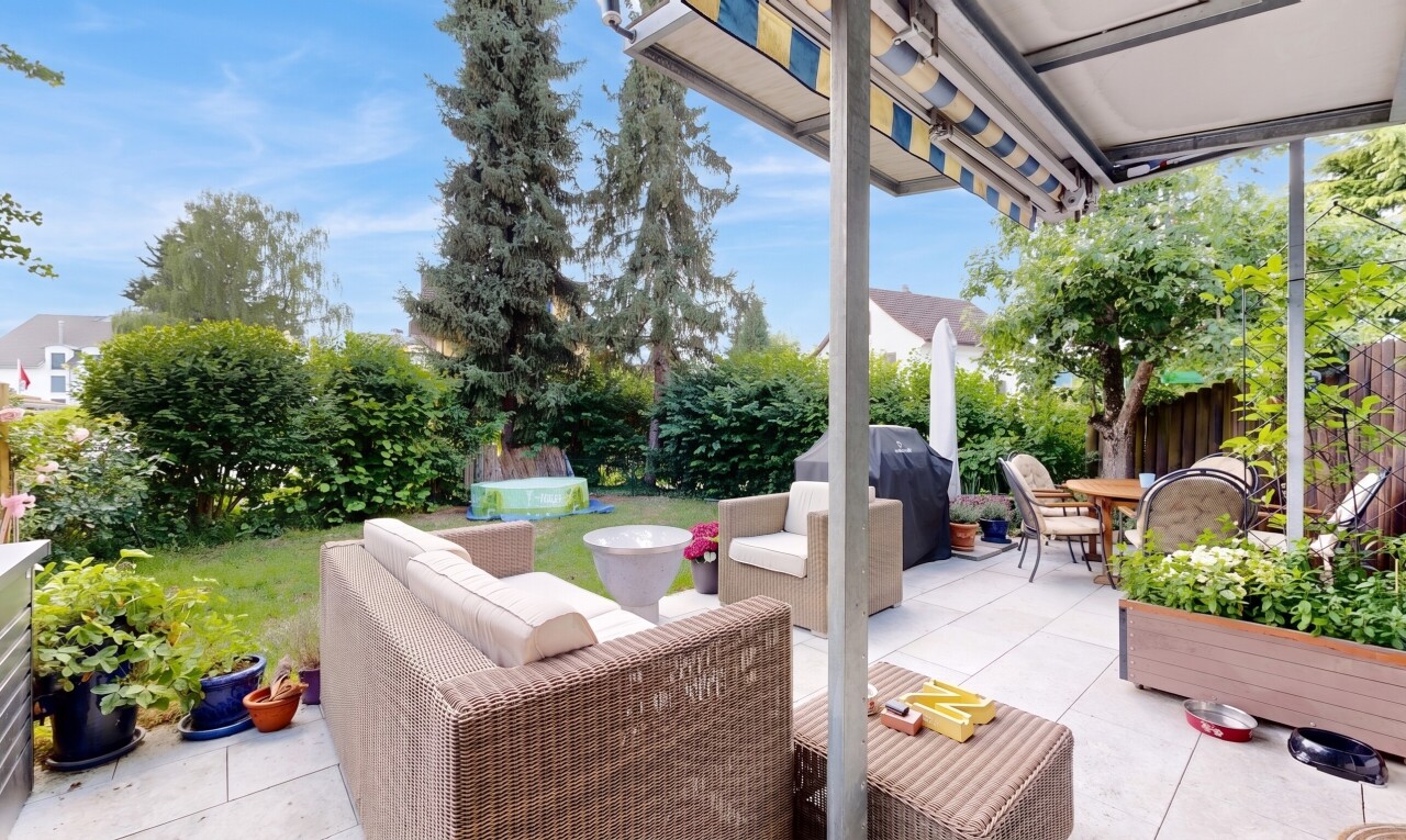 terrasse mit terrasse, zaun, wohnraum im freien, from property, und day time
