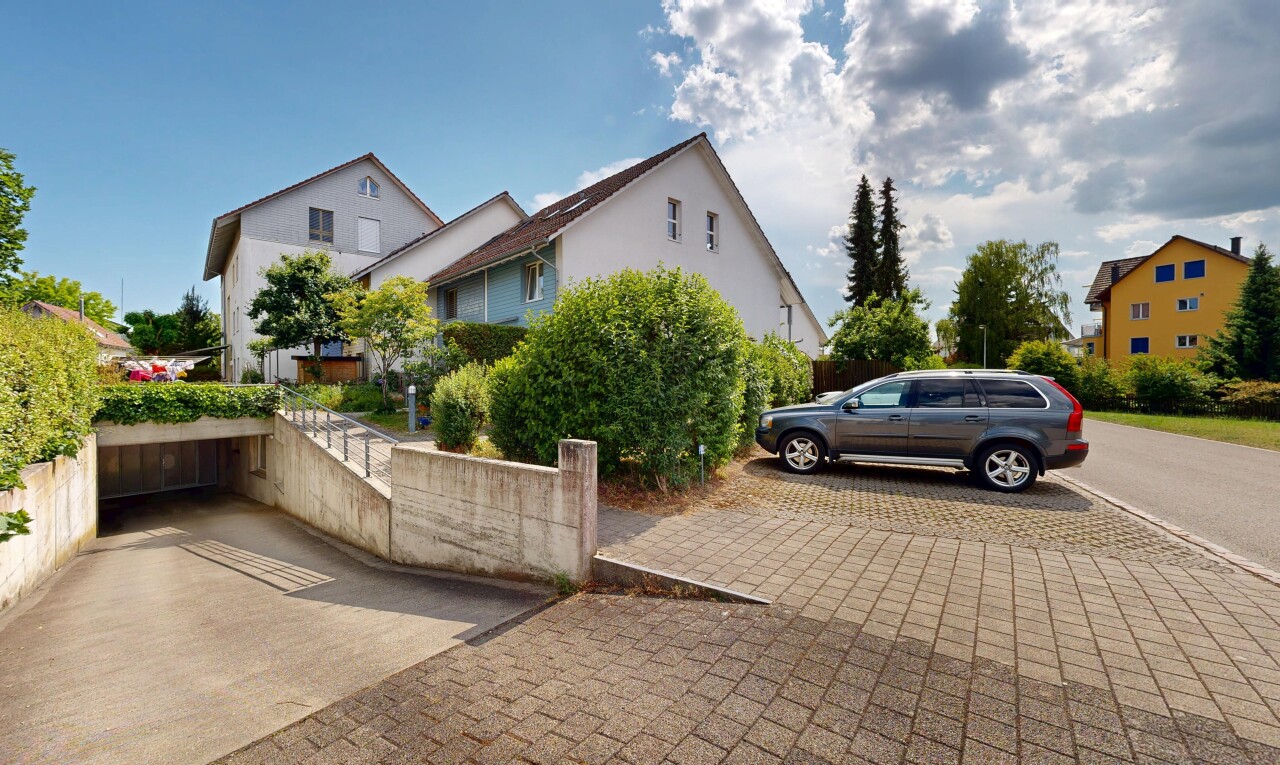 außenansicht mit day time und zaun