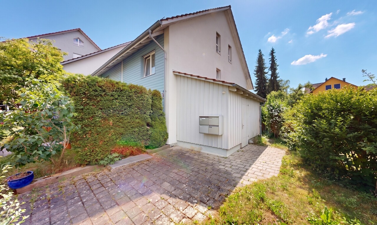 außenansicht mit property visible, terrasse, betonfundament, und day time