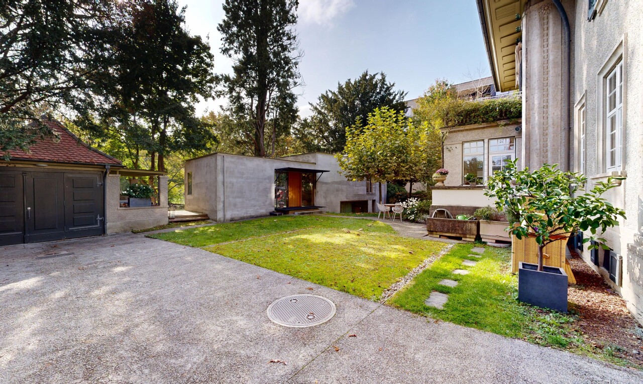 garten mit rasen und day time