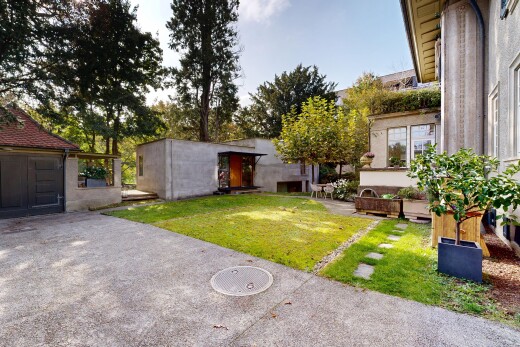 garten mit rasen und day time