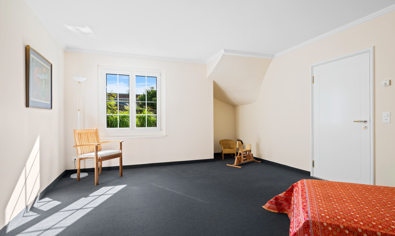 leerer raum mit inside property, drywall, gipskartonwand, crown molding, und kronenstuck