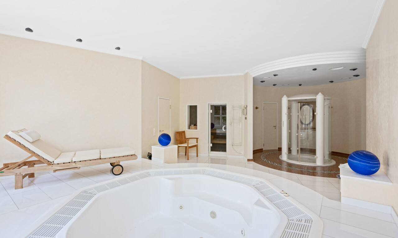bad mit bad, komplettes badezimmer, inside property, drywall, und gipskartonwand
