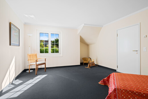 leerer raum mit inside property, drywall, gipskartonwand, crown molding, und kronenstuck