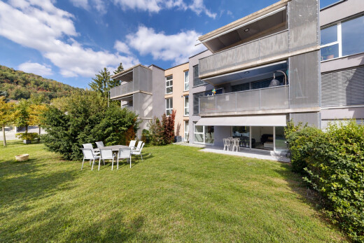 extérieur du bâtiment avec day time, from community, apartment complex view, et vue sur le complexe d'appartements
