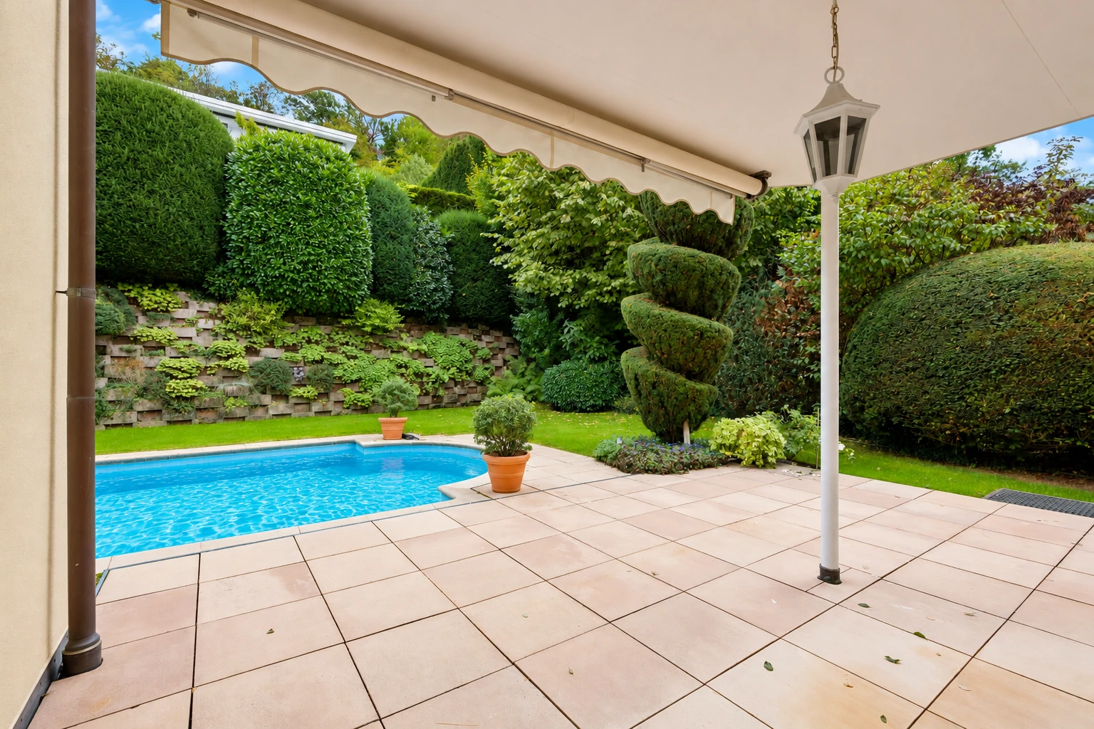 schwimmbad mit terrasse, schwimmbad, und day time