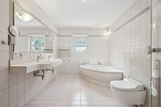 bad mit fliesenwand, tile wall, komplettes badezimmer, bad, und fliesenboden