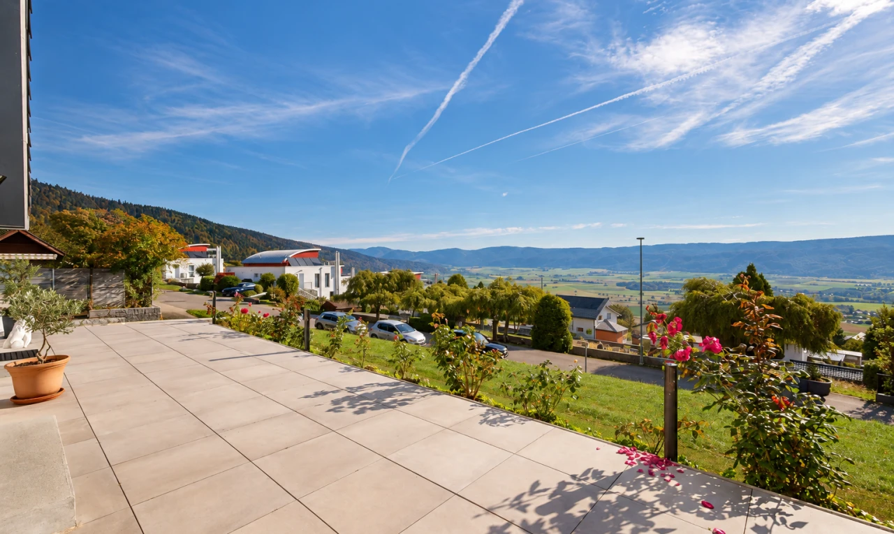 vue sur la montagne avec mountain view, vue sur la montagne, view focus, from property, et day time