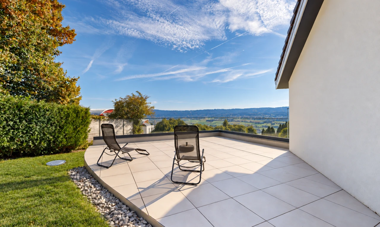 terrasse avec view focus, from property, day time, water view, et vue sur l'eau