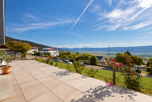 vue sur la montagne avec mountain view, vue sur la montagne, view focus, from property, et day time
