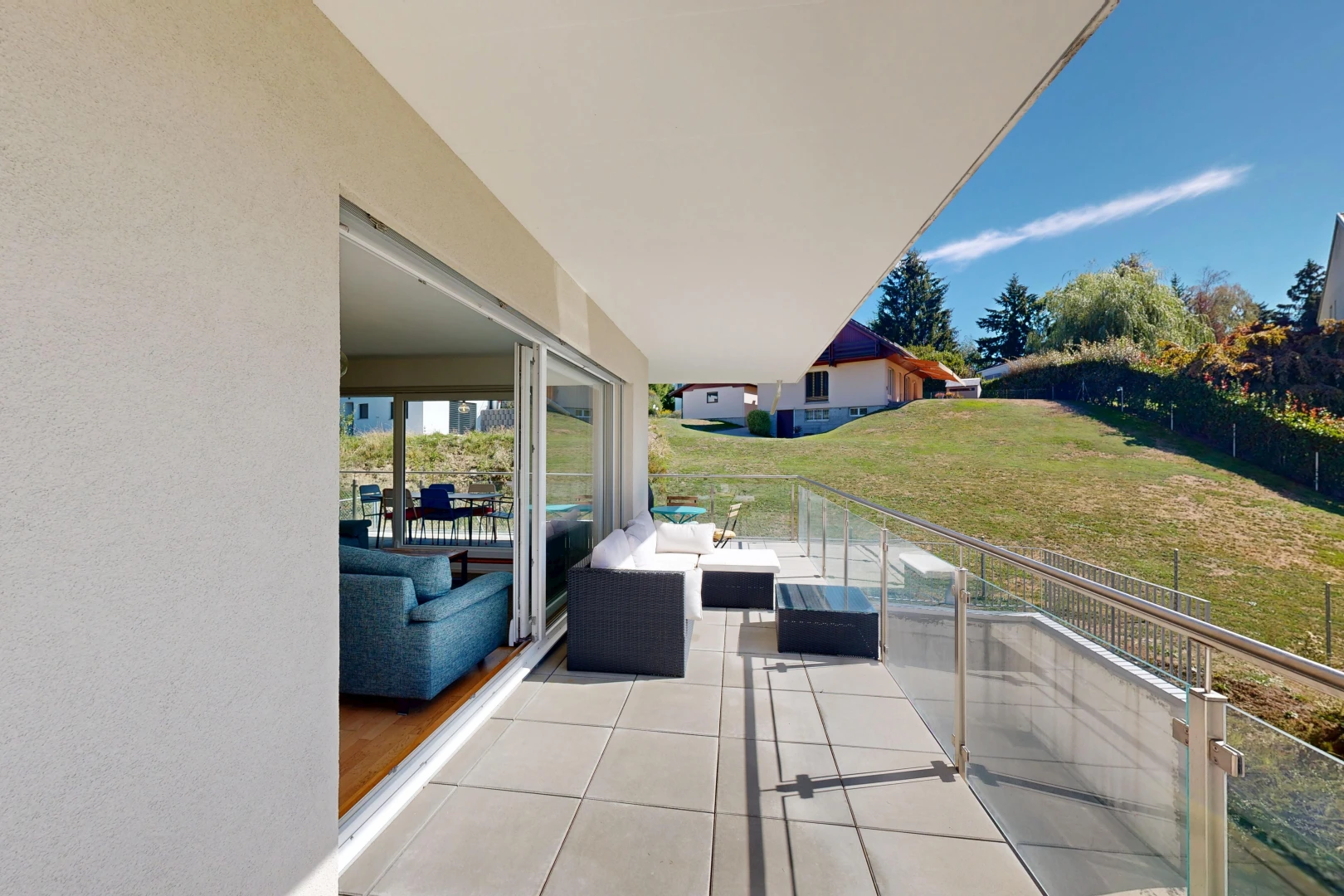 balcon avec from property et espace de vie extérieur