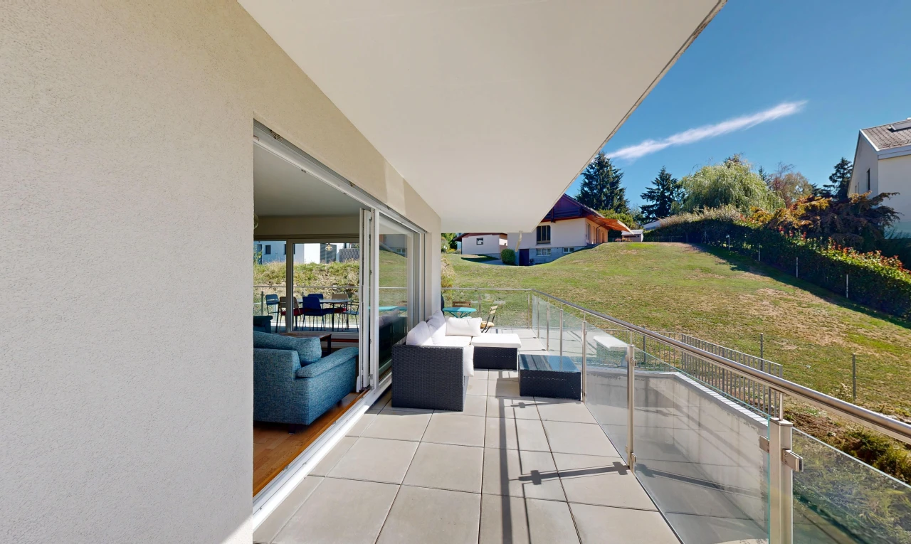balcon avec from property et espace de vie extérieur