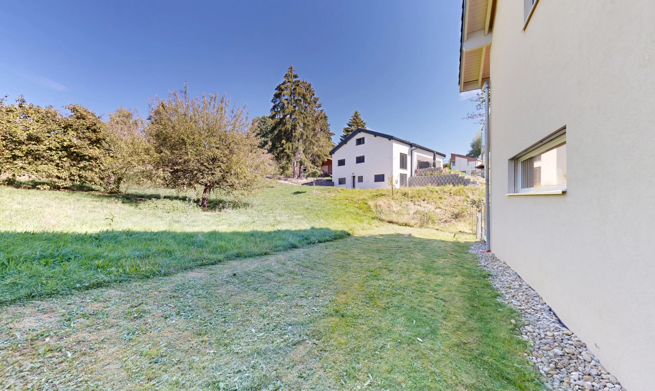 jardin avec pelouse, from property, et day time