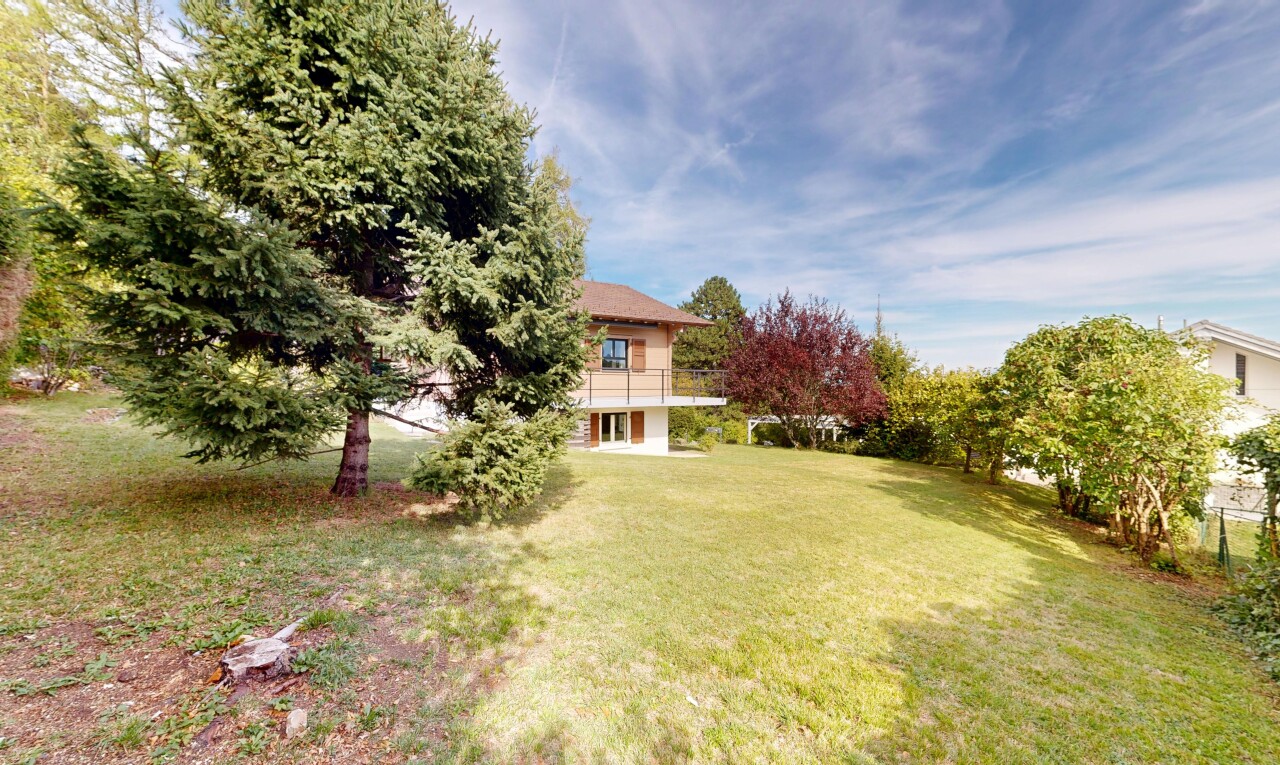 jardin avec pelouse, property visible, day time, et from property