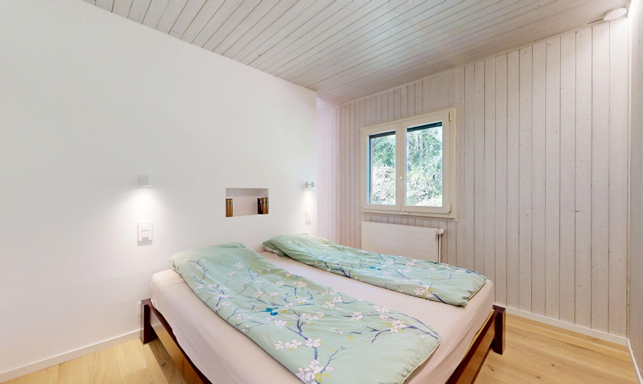 chambre avec mur en bois, wood wall, radiateur, cloison sèche, et drywall