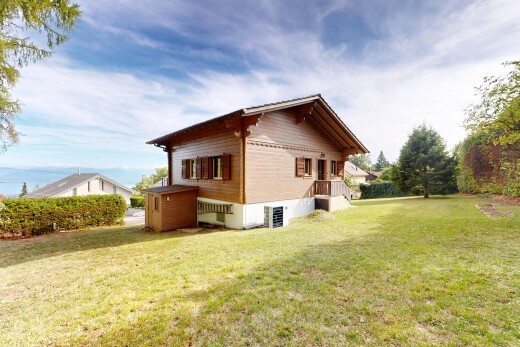 outdoor house featuring a lawn