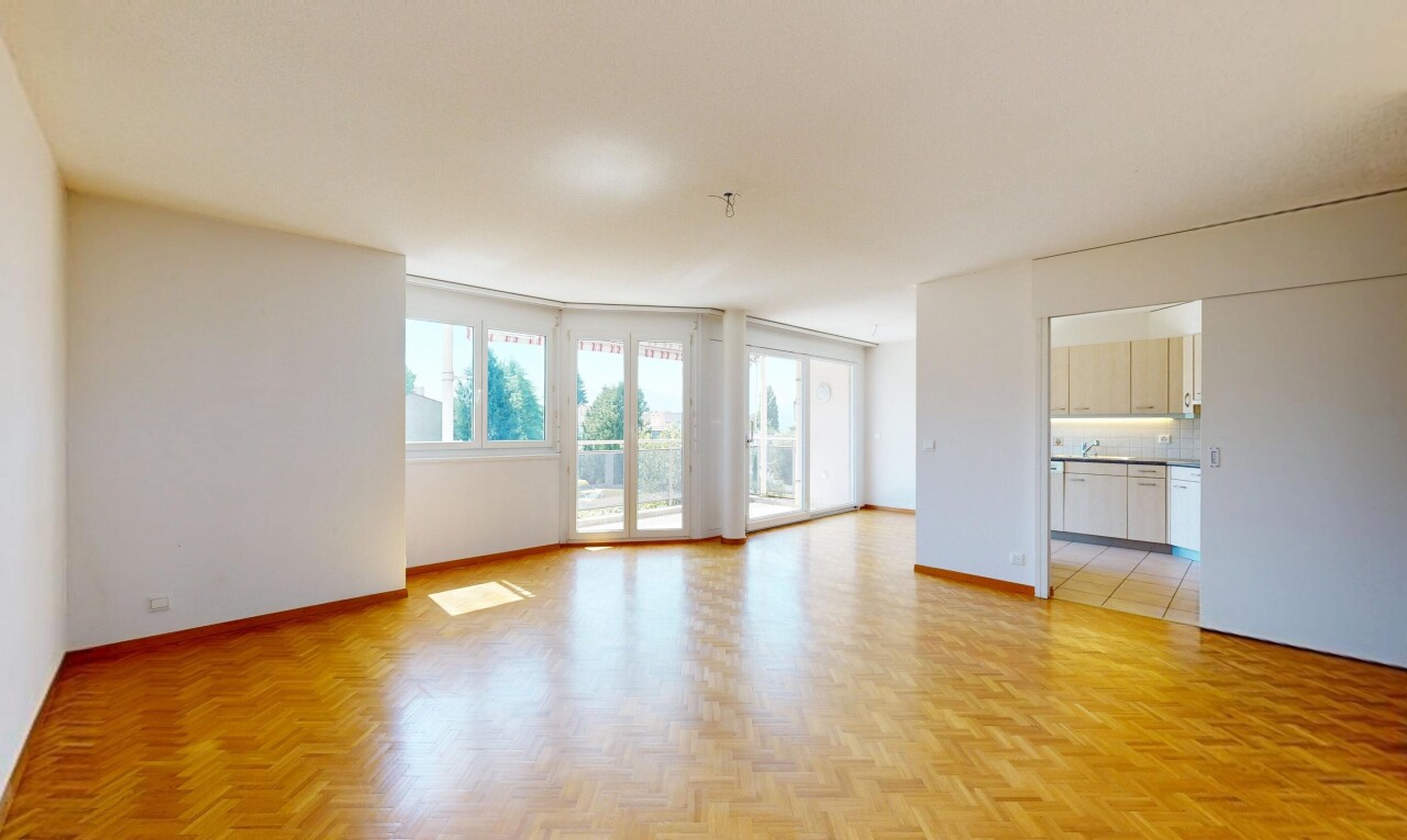 pièce vide avec light floor, lumière naturelle, natural light, cloison sèche, et drywall