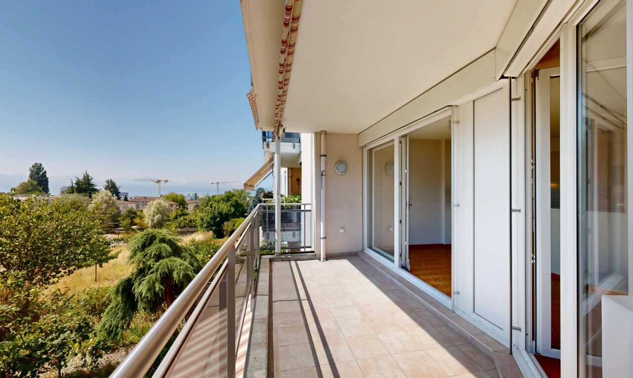 balcon avec balcon, from property, et day time
