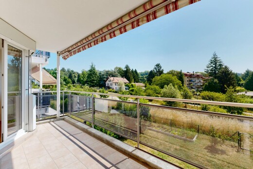 balcon avec from property, balcon, et day time