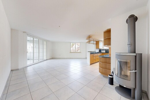 leerer raum mit light floor, inside property, gipskartonwand, drywall, und holzofen