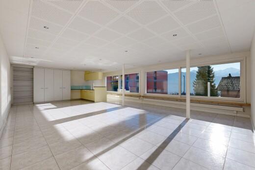 leerer raum mit inside property, natürliches licht, natural light, light floor, und fliesenboden