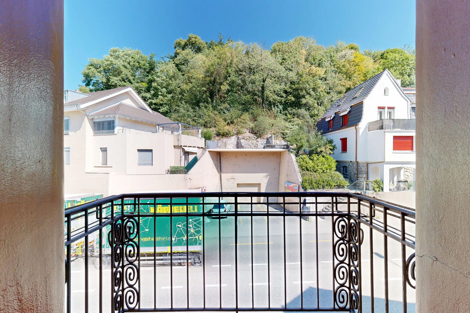 balcon avec day time, balcon, et from property