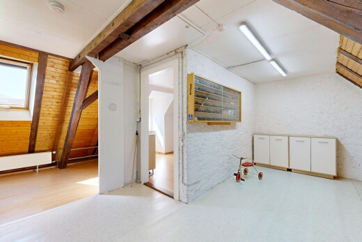 pièce vide avec light floor, inside property, et détecteur de fumée et de monoxyde de carbone