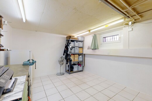 parking avec inside property