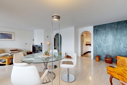 wohn- / esszimmer mit inside property, drywall, gipskartonwand, und gewölbte gehwege