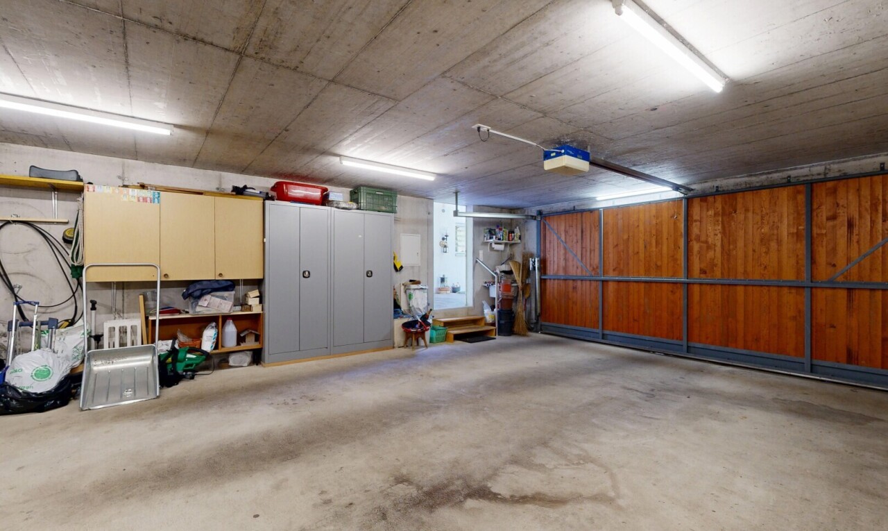 parking avec inside property