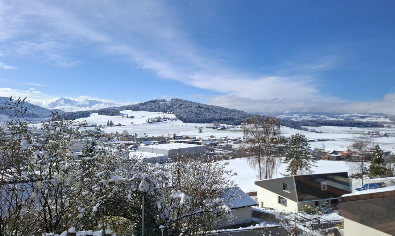Familienparadies am Südhang mit Weitsicht und Bauland