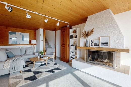 salon avec éclairage sur rail, track lighting, cheminée, plafond en bois, et wood ceiling