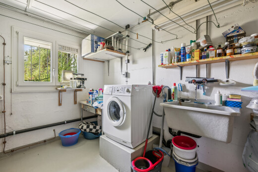 wäschekammer mit tumbler, waschbecken, finished concrete floor, concrete floor, und betonboden