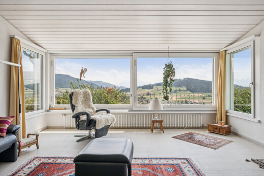 wohnzimmer mit kühler, wintergarten, mountain view, blick auf die berge, und day time