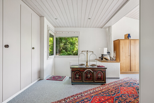 zimmer / schlafzimmer mit wood ceiling, holzdecke, inside property, drywall, und gipskartonwand