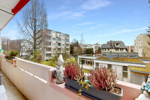 balkon mit apartment complex view, from property, day time, und balkon