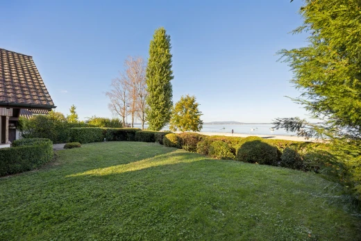 garten mit seesicht, water view, rasen, day time, und from property
