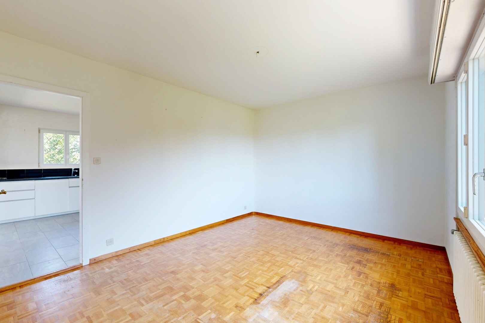 leerer raum mit natürliches licht, natural light, inside property, kühler, und gipskartonwand