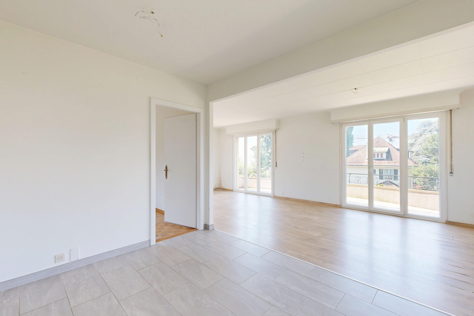 leerer raum mit natürliches licht, natural light, gipskartonwand, drywall, und inside property