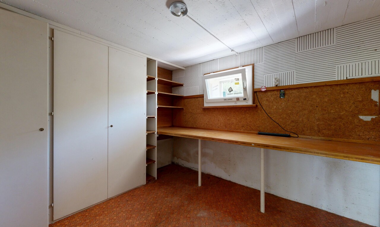 zimmer / schlafzimmer mit kleiderschrank, inside property, natürliches licht, und natural light