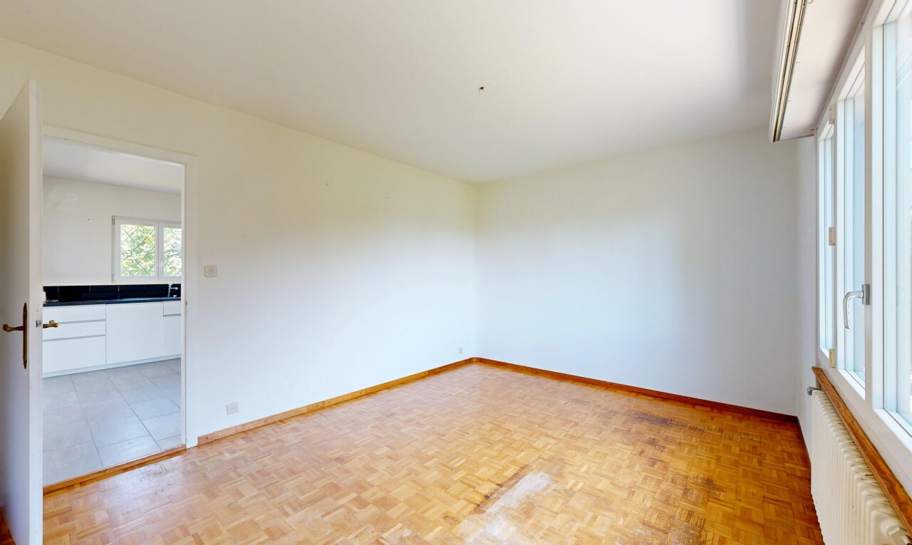leerer raum mit natürliches licht, natural light, inside property, kühler, und gipskartonwand