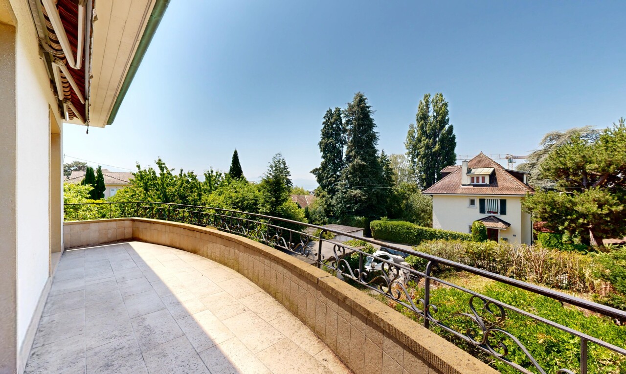 balkon mit from property und day time