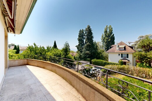 balkon mit from property und day time