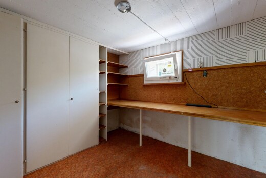 zimmer / schlafzimmer mit kleiderschrank, inside property, natürliches licht, und natural light