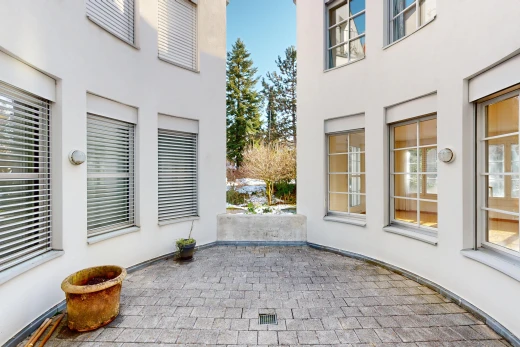 terrasse mit terrasse und lüftungsgitter