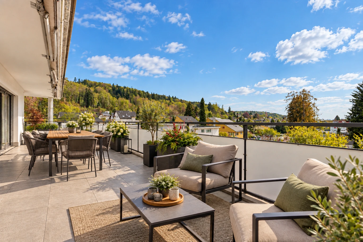 terrasse mit essbereich im freien, view focus, wohnraum im freien, from property, und day time