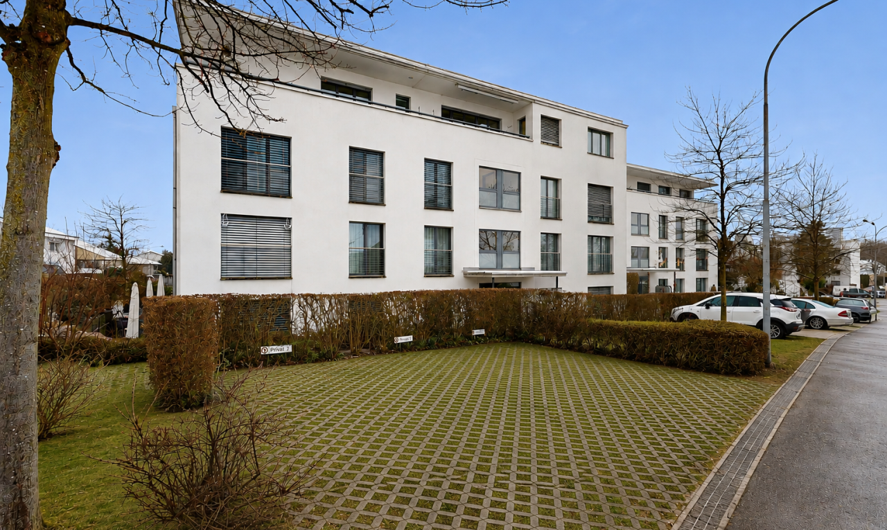 außenansicht mit apartment complex view, blick auf wohnanlage, day time, und from community