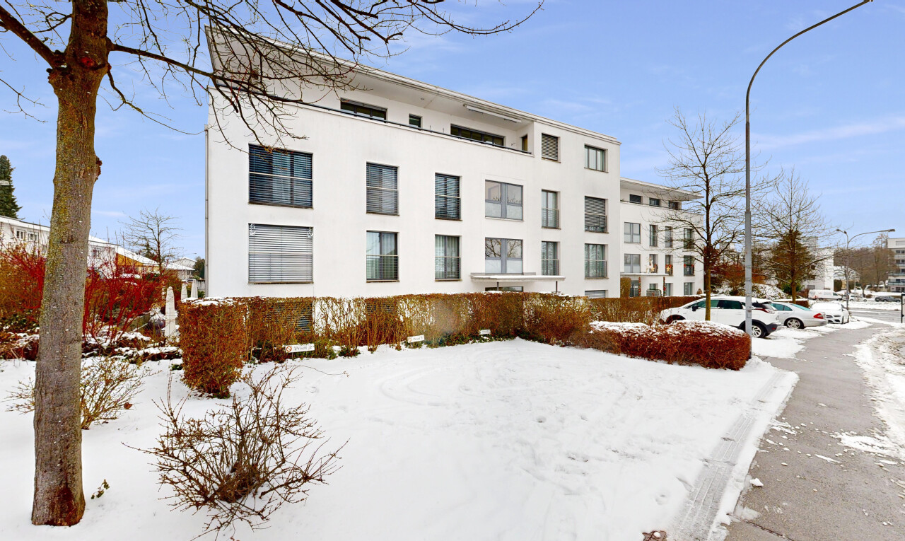 extérieur du bâtiment avec vue sur le complexe d'appartements, apartment complex view, snow, day time, et from community