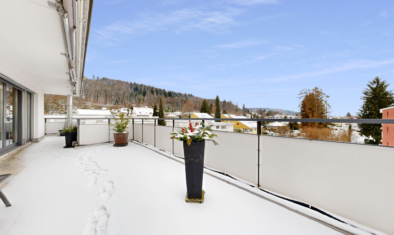terrasse avec from property, gril, day time, et snow
