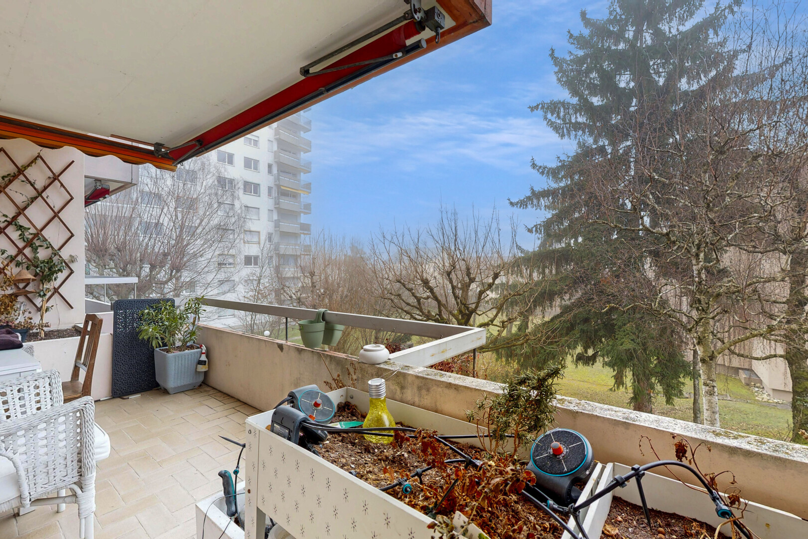 balkon mit from property und day time